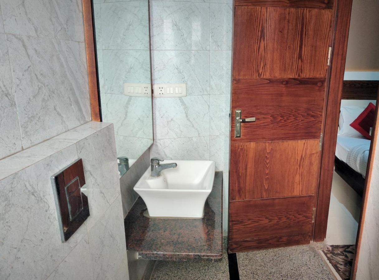 Raj Mahal Inn Yeni Delhi Dış mekan fotoğraf